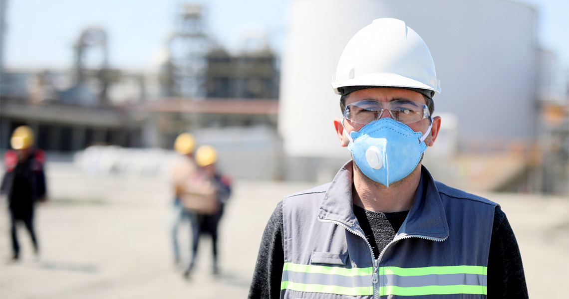 Builder with protective mask